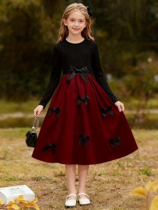 A Stylish Casual Dress for Teenage Girls Featuring a Round Neck