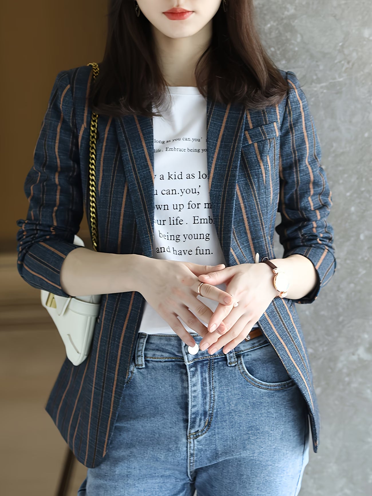 Elegant 2024 Blue Striped Blazer, a Sophisticated And High-End Women'S Suit with a New Design Featuring Striped Color Blocking.