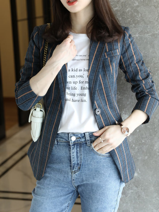 Elegant 2024 Blue Striped Blazer, a Sophisticated And High-End Women'S Suit with a New Design Featuring Striped Color Blocking.