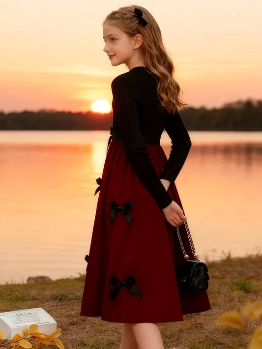 A Stylish Casual Dress for Teenage Girls Featuring a Round Neck